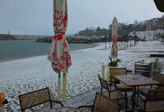 Η παραλία του Μακρύ Γιαλού πριν λίγες ώρες.