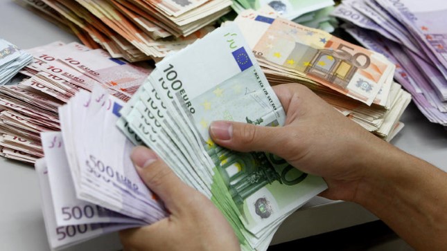 Πόσα «μαύρα» χρήματα δαπανά κάθε Έλληνας τον χρόνο | Cretapost.gr