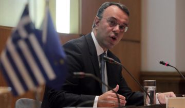 Ο αναπληρωτής υπουργός Οικονομικών Χρήστος Σταϊκούρας παρουσιάσει τον Προϋπολογισμό του 2015 κατά τη διάρκεια συνέντευξης τύπου στο Γενικό Λογιστήριο του Κράτους, Αθήνα, την Παρασκευή 21 Νοεμβρίου 2015. ΑΠΕ-ΜΠΕ/ ΑΠΕ-ΜΠΕ / ΣΥΜΕΛΑ ΠΑΝΤΖΑΡΤΖΗ