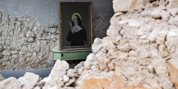 Aftershocks continue in quake-ravaged central Italy