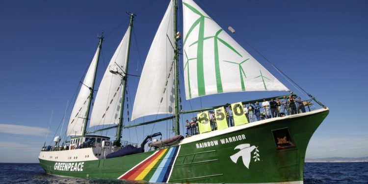 greenpeace-rainbow-warrior