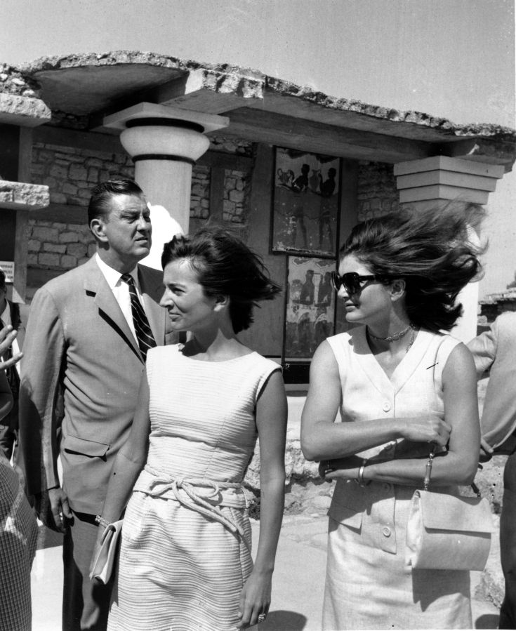 Η Λι Ράτζβιλ με την Τζάκι Κένεντι στην Κνωσσό (1963)