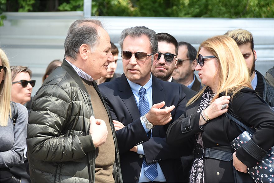 Ο Κώστας Λαλιώτης με τον Δημήτρη Οικονόμου και την Αλεξία Κουλούρη