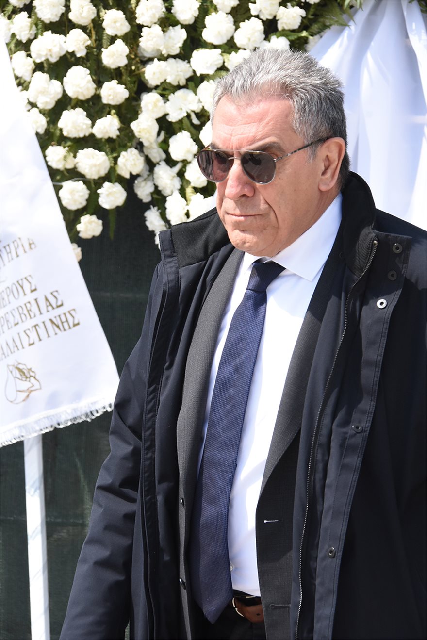 Βασίλης Καπερνάρος