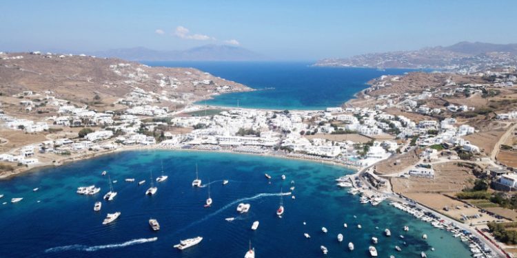 mykonos-limani-istioploika