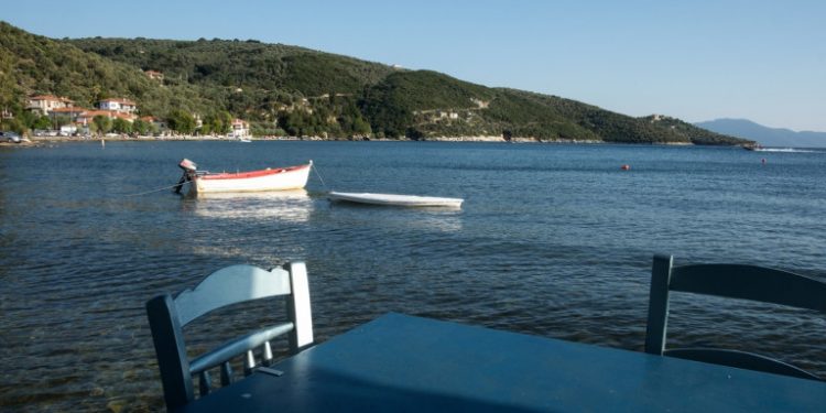 taverna-panw-sti-thalassa-800