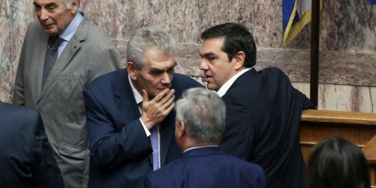tsipras-papaggelopoulos-milane-vouli