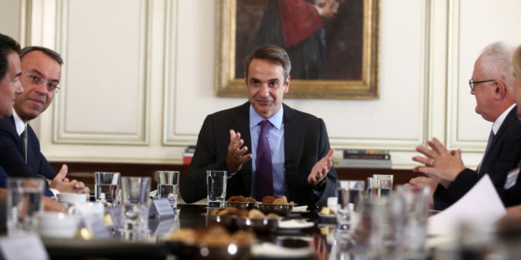 mitsotakis-trapezes-exo