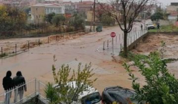 kakokairia-thasos-plimmires-vroxi