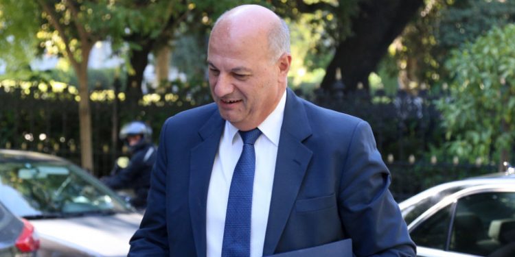 kostas-tsiaras-fakelos