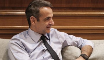 kyriakos-mitsotakis-xamogelastos