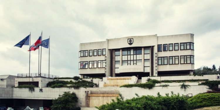 shutterstock_slovakia_parliament