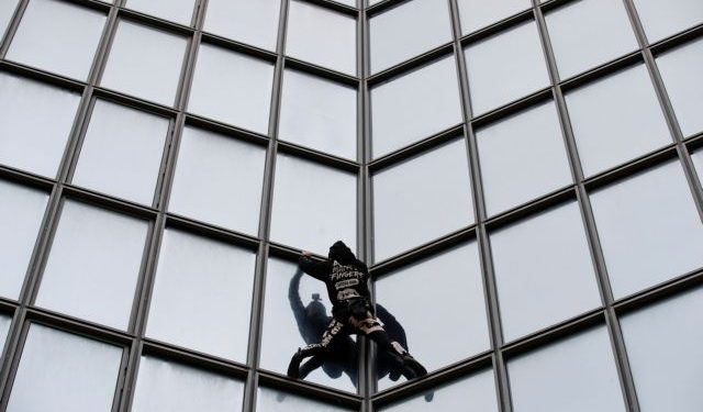 French Spiderman climbs Total tower in support of pensions strikers at La Defense