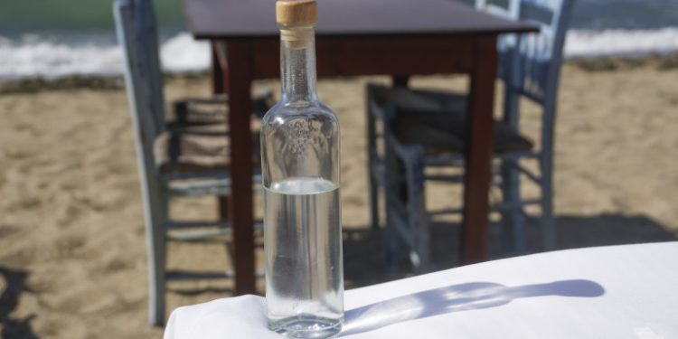 boukali-tsipouro-trapezi-karekles