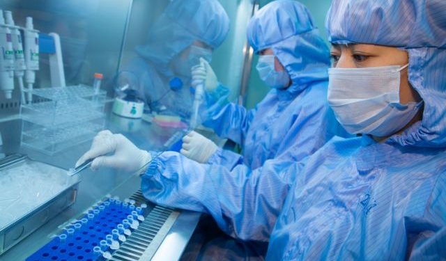 epa04360933 Employees involved in the production of Ebola virus detection reagent in Shanghai ZJ Bio-Tech Co,Ltd,China March 10, 2014.China's quarantine authority has ordered stepped-up inspections at customs to prevent the deadly Ebola virus, which killed nearly 1,000 people in West Africa, from entering the country, Xinhua News Agency reported. EPA/STR