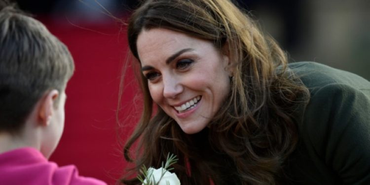 kate-middleton-prasino-palto-xamogelo