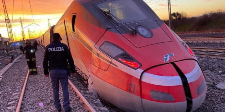 treno-ektroxiasmos-italia-polizia
