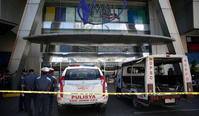 Policemen arrive outside Virra Mall where gunshots were fired in San Juan City,
