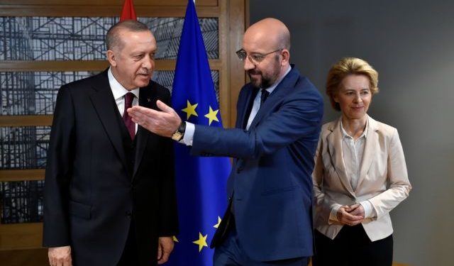 EU Council President Charles Michel (C) and European Commission President Ursula von der Leyen (R) welcome Turkish President Tayyip Erdogan (L) before their meeting at the EU headquarters in Brussels, Belgium March 9, 2020. John Thys/Pool via REUTERS