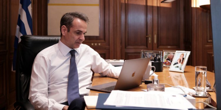 kyriakos-mitsotakis-grafeio-tablet