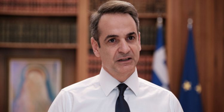 kyriakos-mitsotakis-lefko-simaies