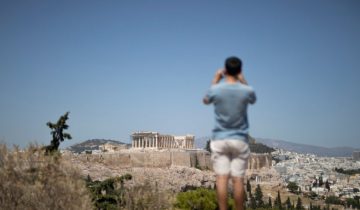touristas-lofos-akropoli-diakopes