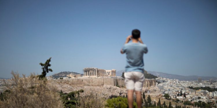 touristas-lofos-akropoli-diakopes