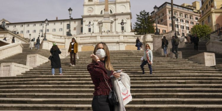 italia-koronoios-piazza-di-spagna-karantina