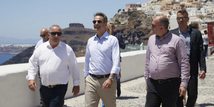 kyriakos-mitsotakis-se-santorini-gela