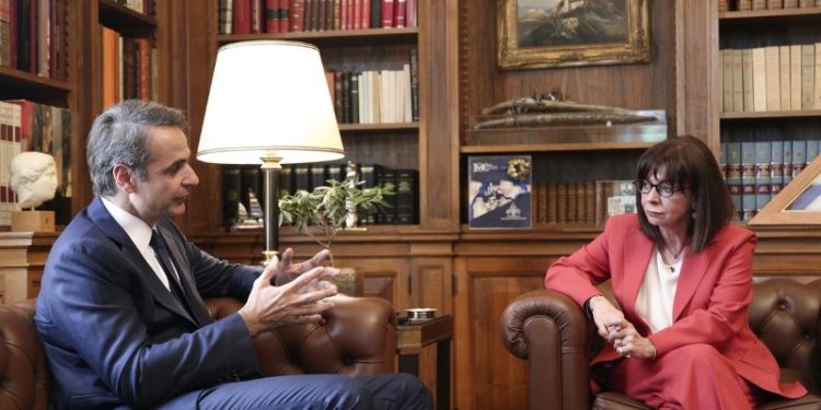 Meeting between the President of the Hellenic Republic Aikaterini Sakellaropoulou and the Greek Prime Minister Kyriakos Mitsotakis, at the presidential mansion, Athens, June 3, 2020 / Συνάντηση της Προέδρου της Δημοκρατίας Αικατερίνης Σακελλαροπούλου, με τον Πρωθυπουργό Κυριάκο Μητσοτάκη, στο Προεδρικό Μέγαρο, Αθήνα, 3 Ιουνίου, 2020
