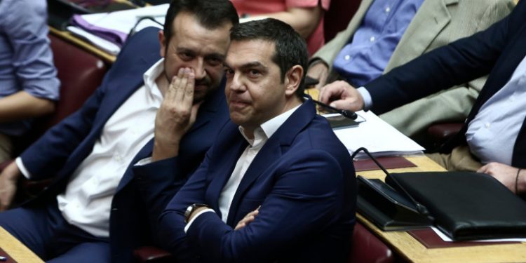 tsipras-pappas-vouli-psithirizoun