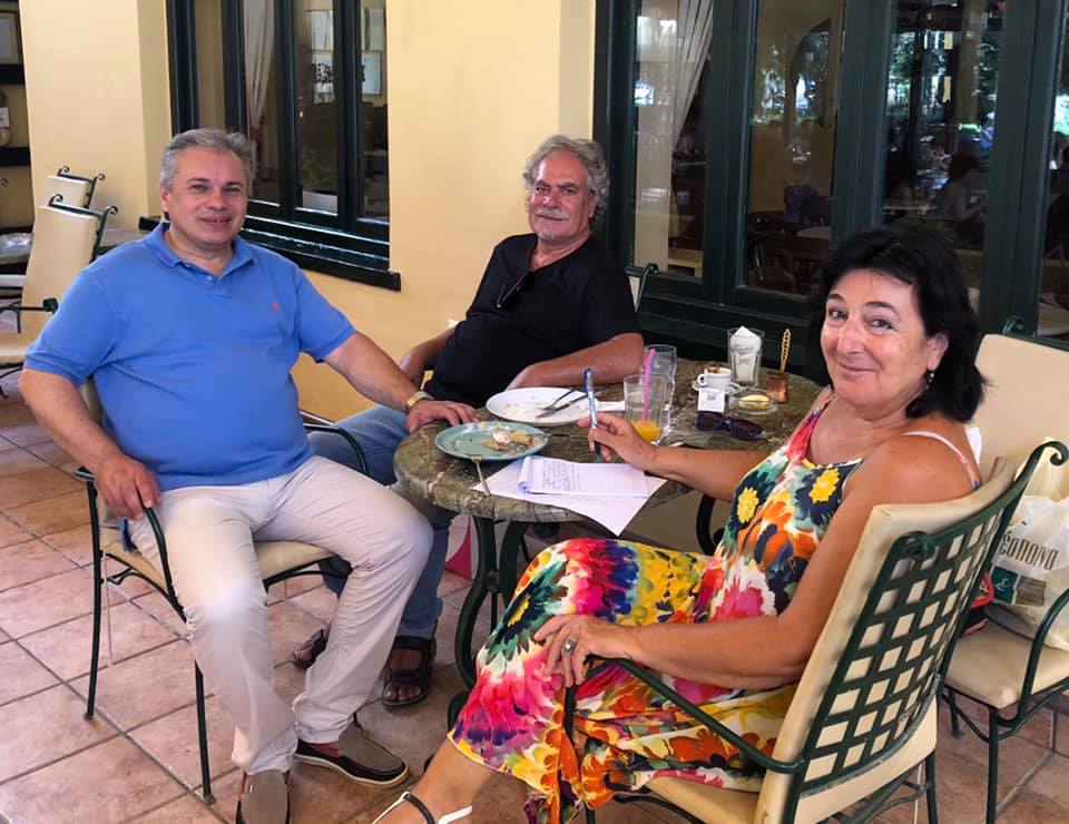 Η αγαπημένη συγγραφέας Ζοέλ Λοπινό, με τον σύζυγό της Τάκη Δημητρόπουλο και τον Βασίλη Σταθάκη!