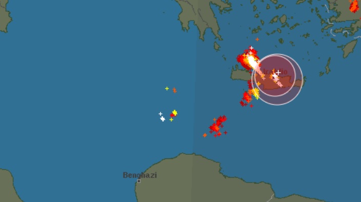 Η δραστηριότητα των κεραυνών στις 7.30 το απόγευμα.