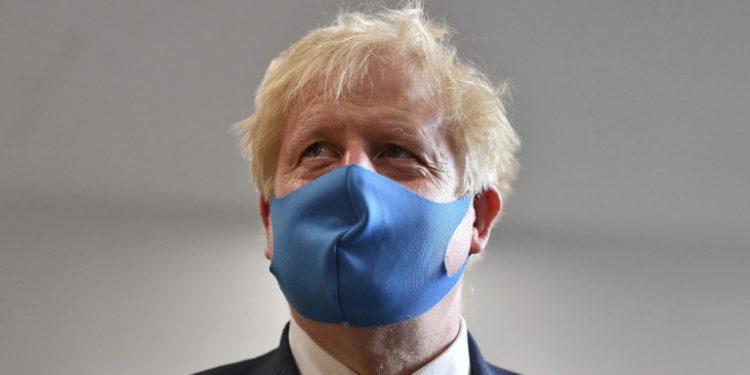 boris-johnson-me-mple-maska