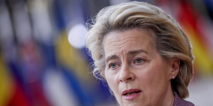 oursoula-von-der-leyen-karfitsa-ee-peto