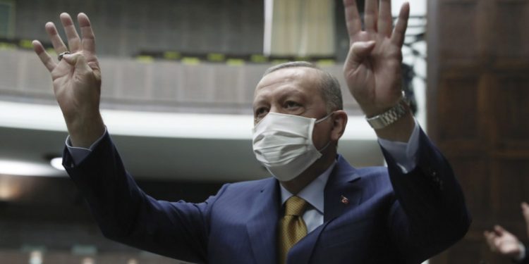 erdogan-maska-xeria-psila