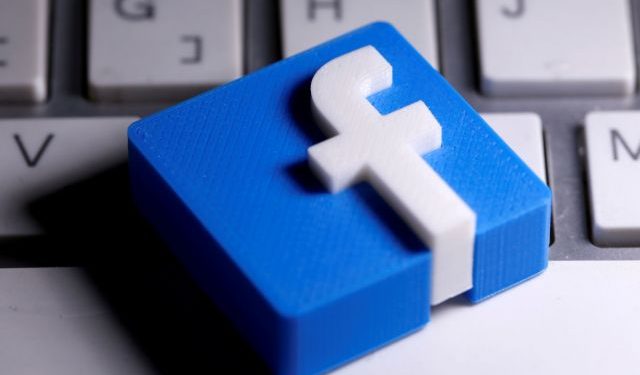 FILE PHOTO: FILE PHOTO: A 3D-printed Facebook logo is seen placed on a keyboard in this illustration