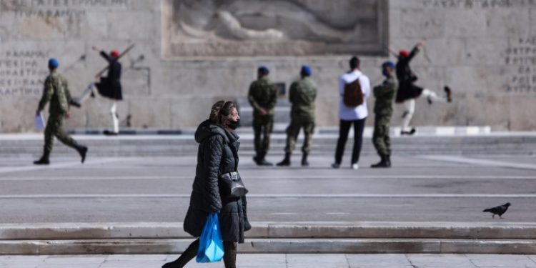 lockdown-koronoios-metra-syntagma-vouli-ergazomenoi-syntakseis-syntaksiouxoi-polites-katastimata-15-02-2021