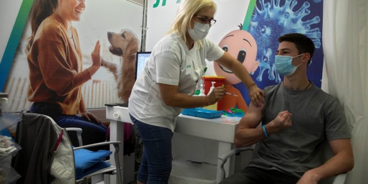 israel-vaccination-ap