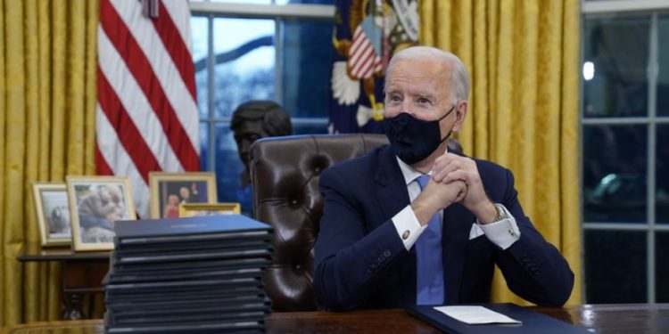 biden_president_office_mask_ap