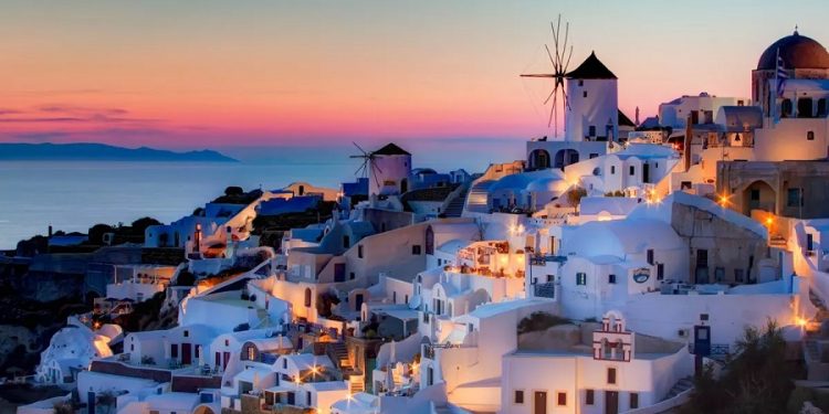 images_take-in-the-stunning-views-of-the-mediterranean-sea-from-the-greek-island-of-santorini