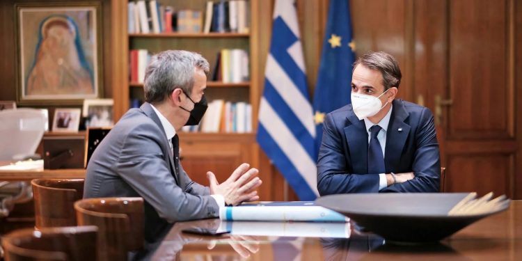 kyriakos-mitsotakis-me-zerva-sto-maximou