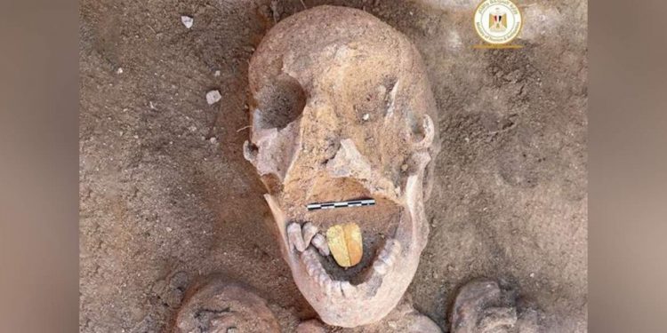 skull-gold-tongue-released-egyptian-ministry-of-tourism-and-antiquities