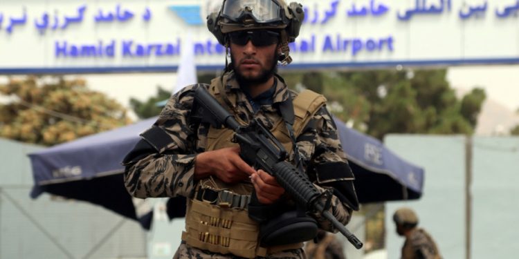 taliban-kabul-airport-afganistan-ap