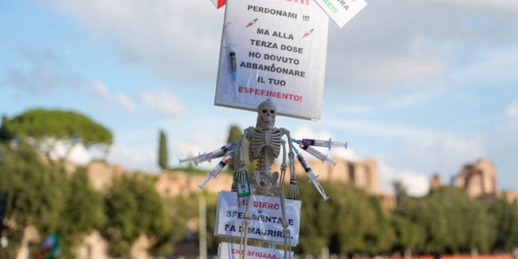 italy-anti-vaccine-protest-ap