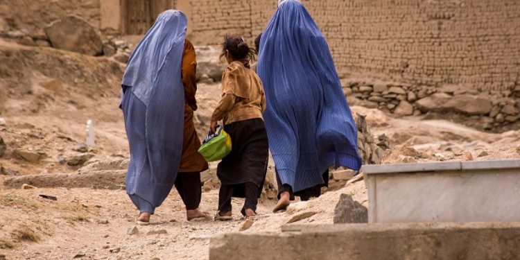 shutterstock_afghanistan_girls