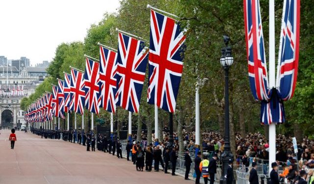 Spectators are seen on The Mall, on the day of the state funeral and burial of Britain's Queen Elizabeth, in London, Britain, September 19, 2022  REUTERS/Andrew Boyers