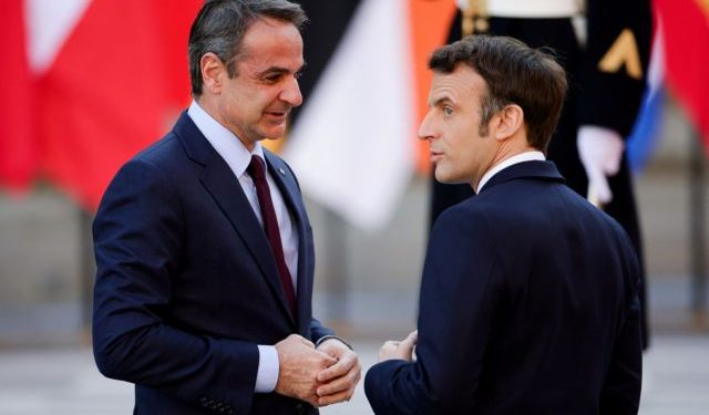 French President Emmanuel Macron welcomes Greek Prime Minister Kyriakos Mitsotakis as he arrives to attend an informal summit of EU leaders at the Chateau de Versailles (Versailles Palace), amid Russia's invasion of Ukraine, in Versailles, near Paris, France, March 10, 2022. REUTERS/Sarah Meyssonnier