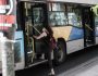 Στιγμιότυπο από στάση λεωφορείου στο κέντρο της Αθήνας, την Τετάρτη 26 Μαΐου 2021.  Στάση εργασίας στο Μετρό (γραμμές 2 και 3) από την έναρξη της κυκλοφορίας έως τις 10 το πρωί είχε εξαγγείλει το Σωματείο Εργαζομένων Λειτουργίας Μετρό Αθηνών (ΣΕΛΜΑ). Το Σωματείο σε ανακοίνωσή του κάνει λόγο για προειδοποιητική στάση εργασίας, κατηγορώντας την διοίκηση της ΣΤΑΣΥ για "κακοδιοίκηση" και διαμαρτύρεται για έλλειψη ανταλλακτικών, για μη υπογραφή νέας Συλλογικής Σύμβασης Εργασίας και για μη αναγνώριση της εργασιακής εμπειρίας για τους νεοπροσληφθέντες στην ΣΤΑΣΥ.
(EUROKINISSI/ΓΙΑΝΝΗΣ ΠΑΝΑΓΟΠΟΥΛΟΣ)