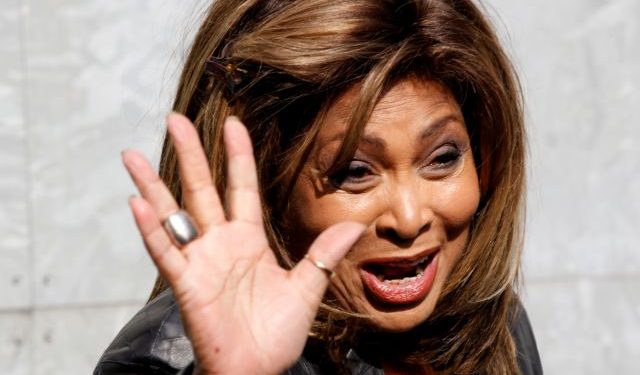 FILE PHOTO: U.S. singer Tina Turner waves during a photocall before the Emporio Armani Autumn/Winter 2011 women's collection show at Milan Fashion Week February 26, 2011. REUTERS/Stefano Rellandini/File Photo